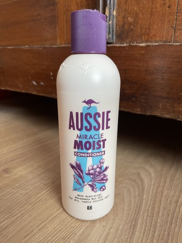 Aussie miracle moist - aussie,